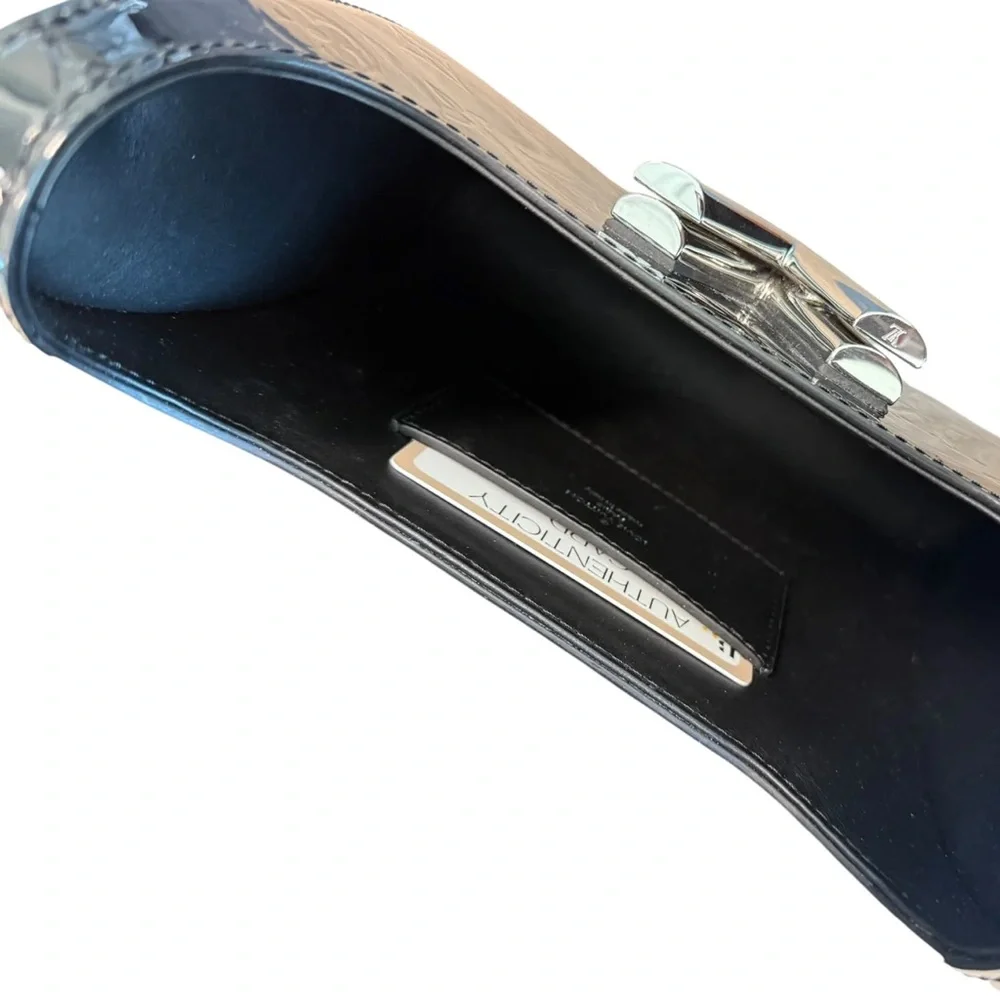 Louis Vuitton Pochette Twist Leather & Vernis - Picture 5 of 8